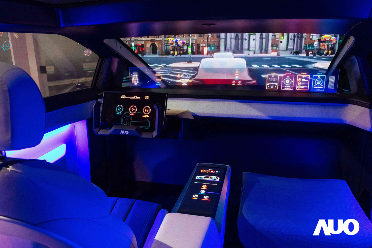 友達(dá)新一代智慧座艙Smart Cockpit 2025的Micro LED創(chuàng)新顯示應(yīng)用中，47.5吋無界透明顯示介面與14.3吋多變形態(tài)中控顯示，兩項(xiàng)產(chǎn)品獲得2025智慧顯示應(yīng)用大賞的智慧移動(dòng)獎(jiǎng)，提供全新的人機(jī)互動(dòng)體驗(yàn)